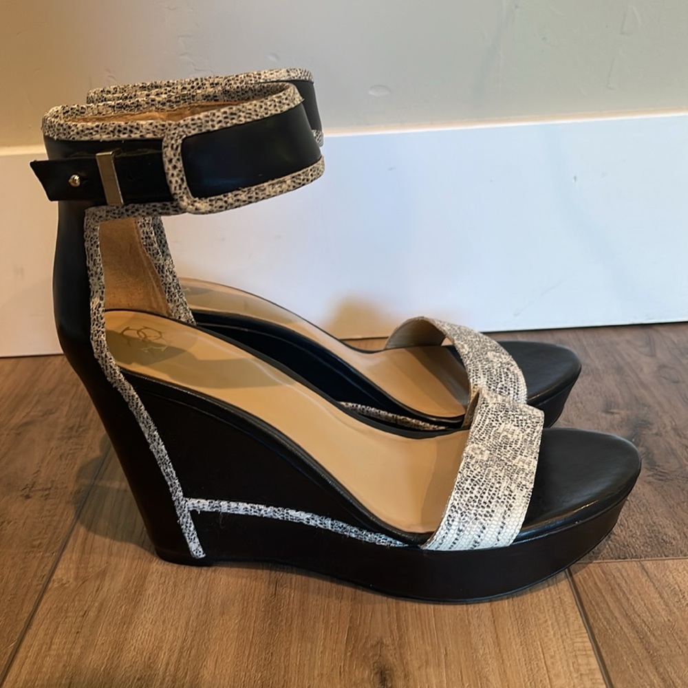 Ann Taylor Black and white leather wedges with ankle straps s 8.5